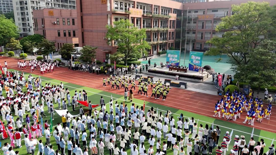 童心飞扬强体魄,自在少年展风采