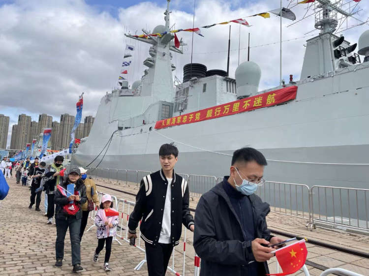 营防中学开展海军节活动