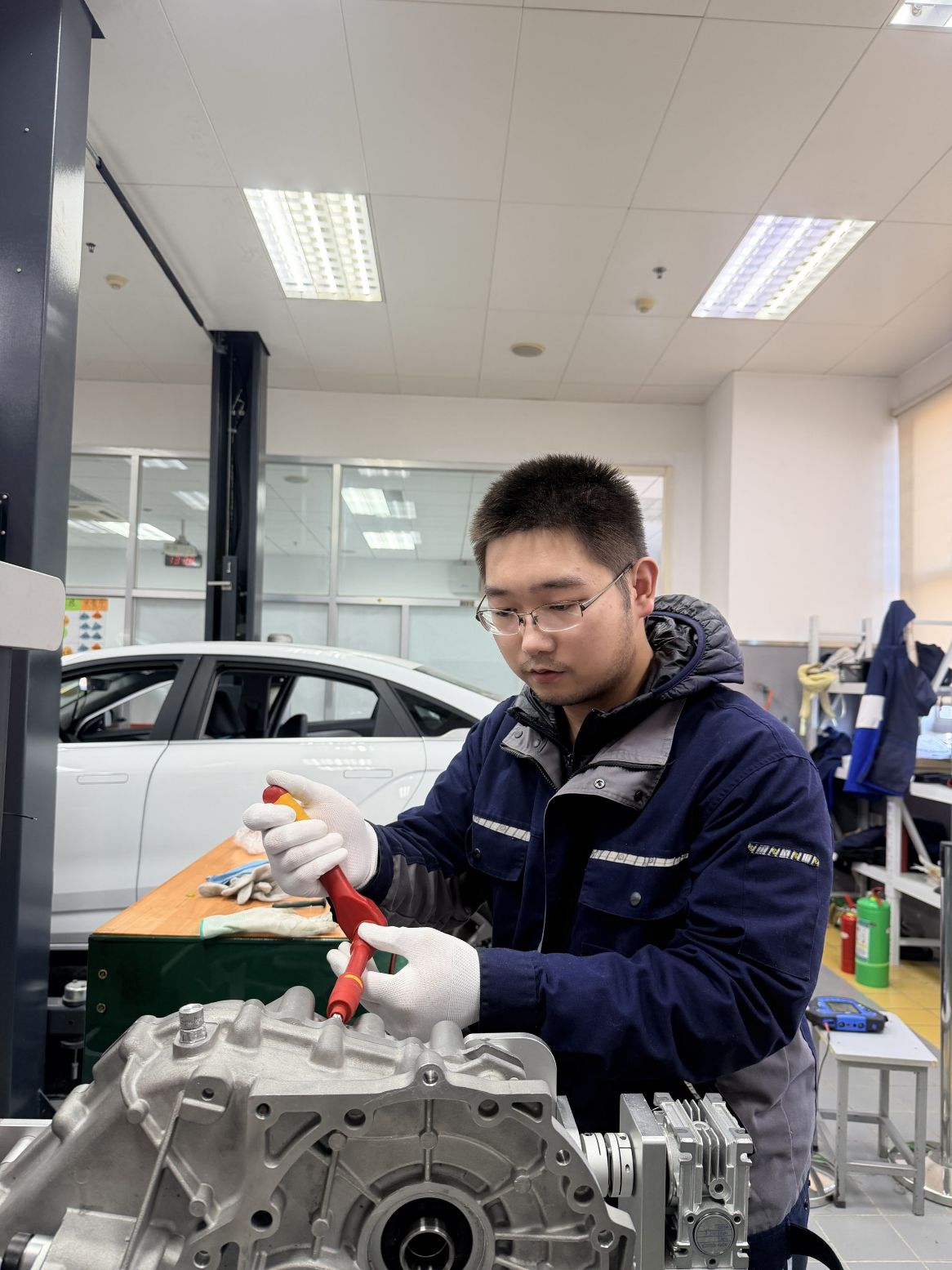 2024-2025学年度中等职业教育国家奖学金获得者|施霄鹏:以技为翼,在新能源赛道书写青春担当