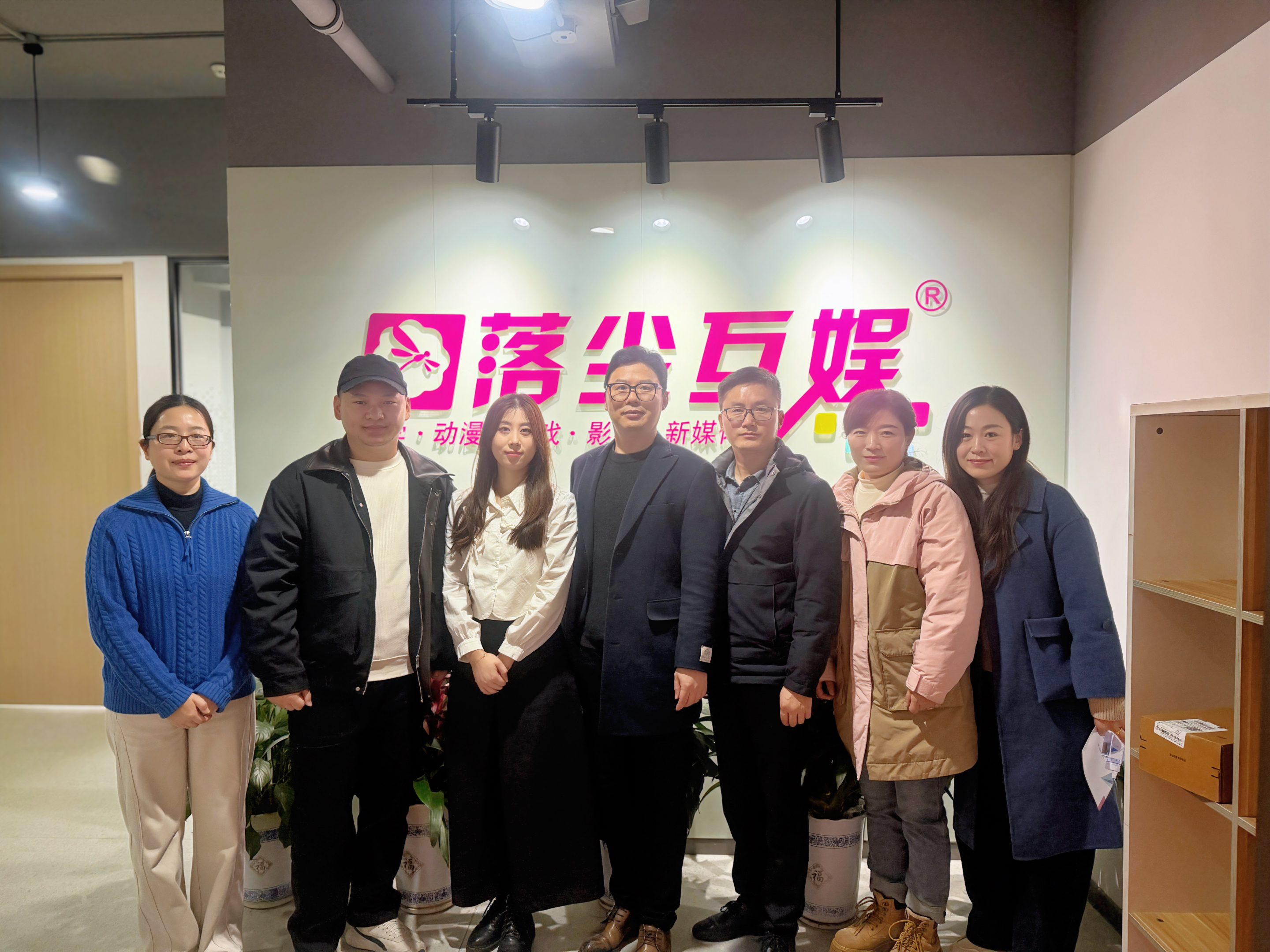 紧扣AIGC产业新需求 拓展实践育人新场景 ——金陵高职校“金陵小树莓”走进南京落尘互娱深化校企合作